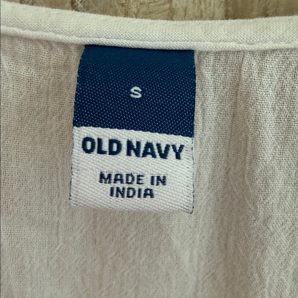 Old Navy White Cutout-Trim Peasant Top - Picture 3 of 9